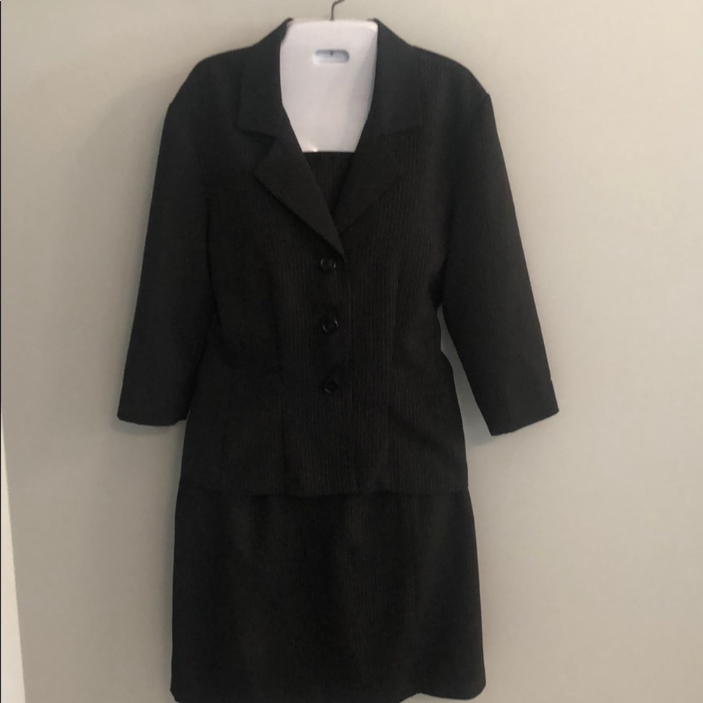 3 piece suit size 9/10